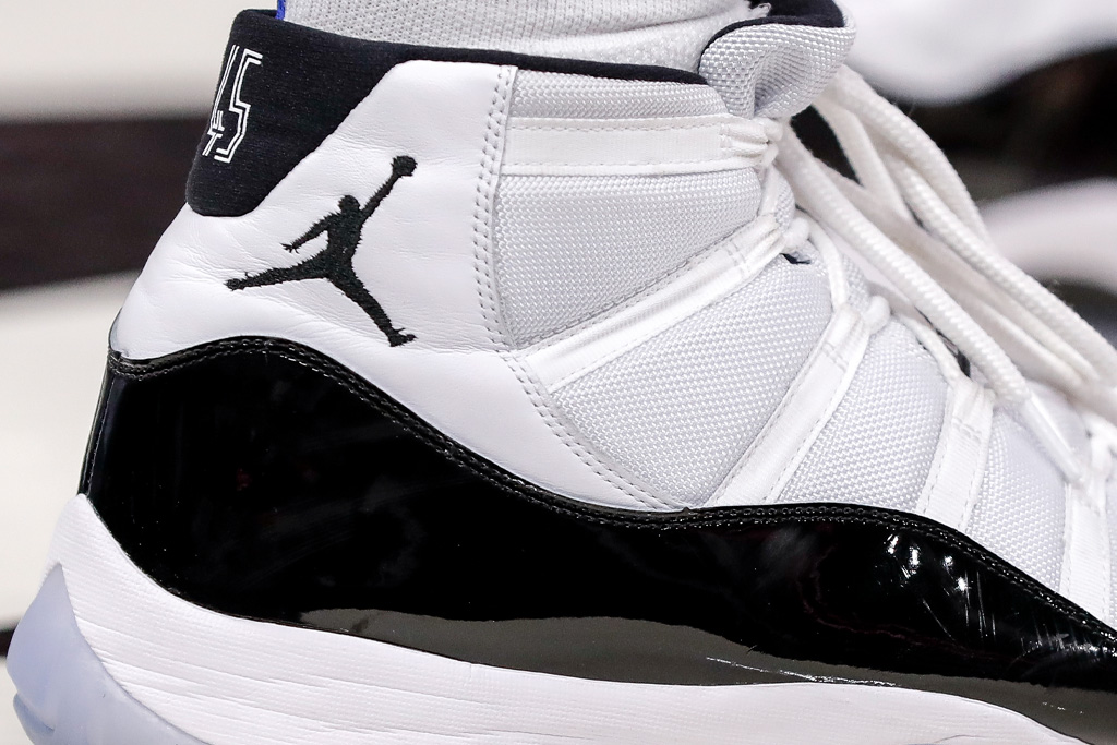 mihael jordan jumpman logo nike ballet grand jete