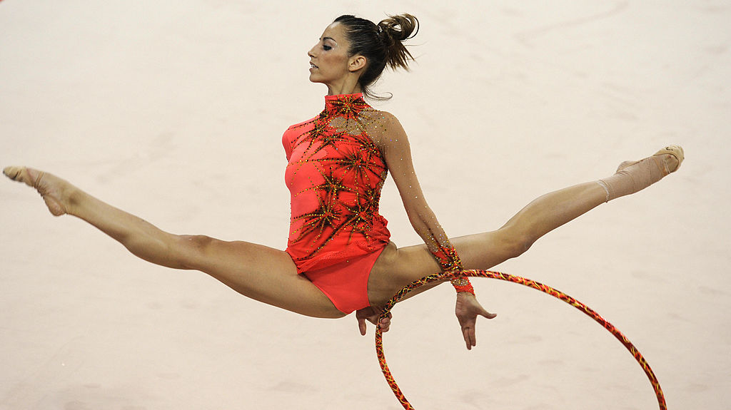 Almudena Cid Competes With Hula Hoop 
