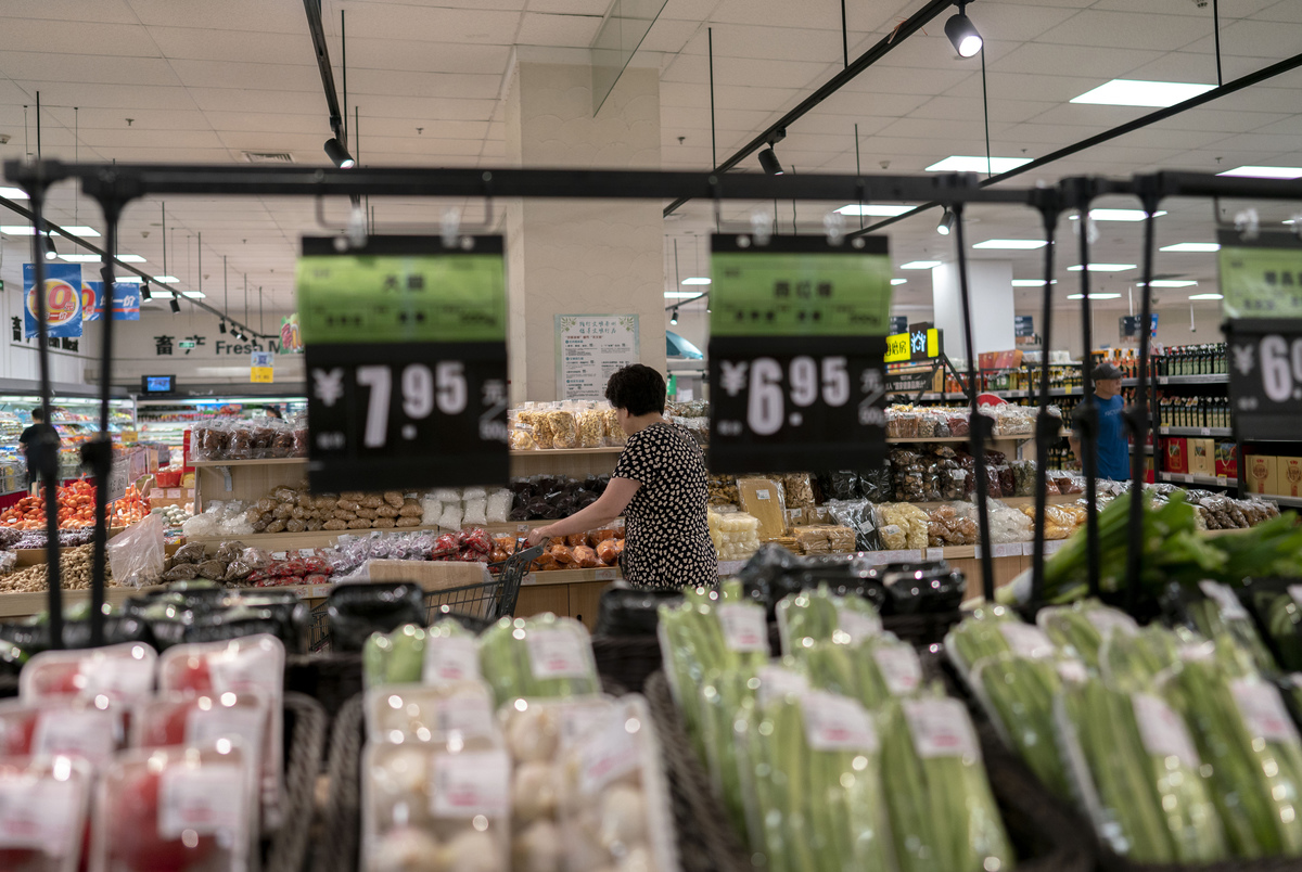 People are shopping fresh vegetables in a shopping market.