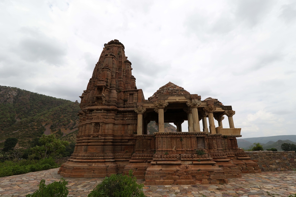 The Bhangarh Fort is India's most haunted place ever in history.