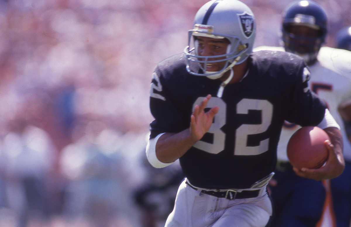 Chicago Bears v Los Angeles Raiders