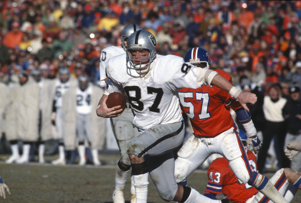 Los Angeles Raiders v Denver Broncos
