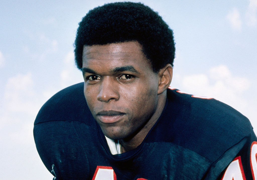 Gale Sayers in Chicago Bears uniform.