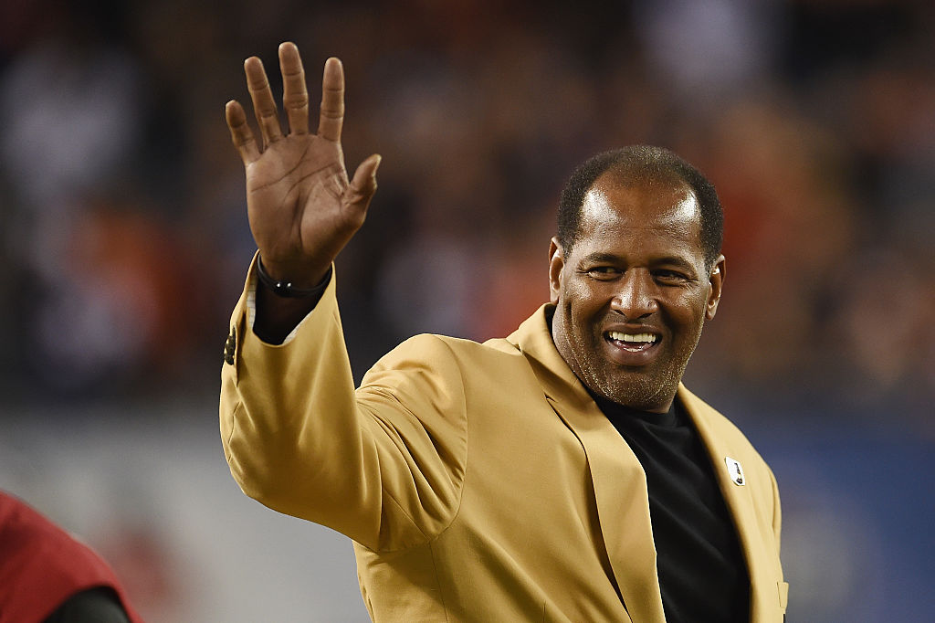 CHICAGO, IL - OCTOBER 31: Pro Football Hall of Fame member Richard Dent is honored at halftime during the game between the Minnesota Vikings and the Chicago Bears at Soldier Field on October 31, 2016 in Chicago, Illinois