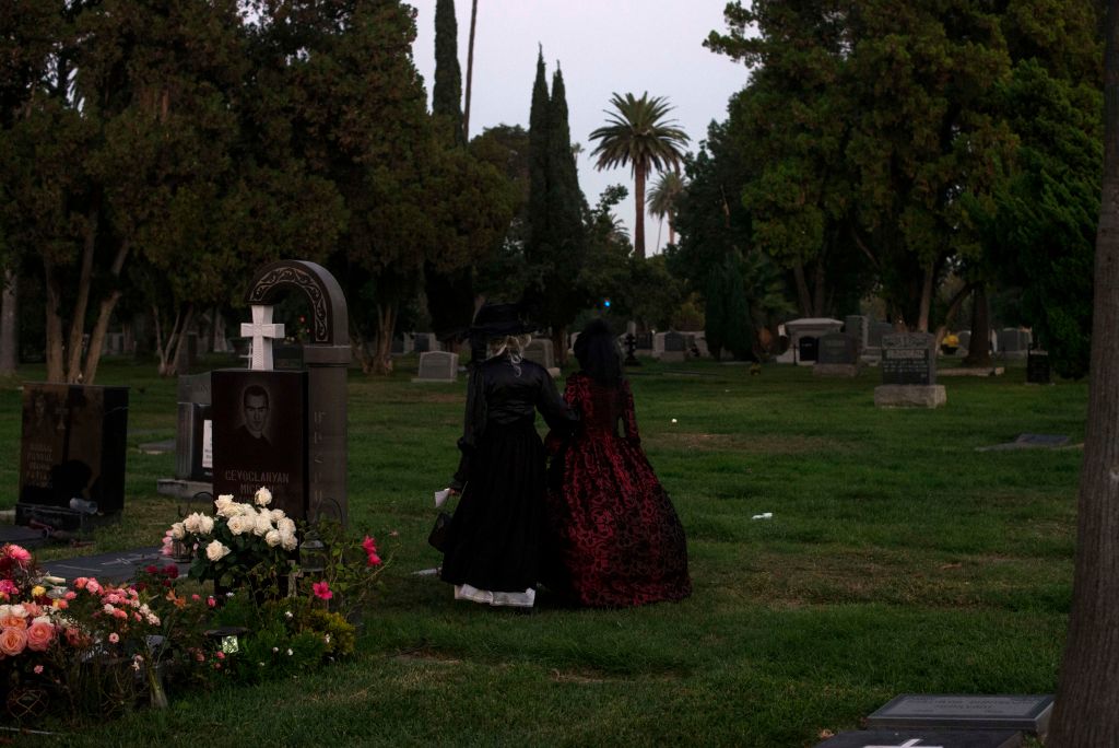 hollywood forever cemetery most haunted places