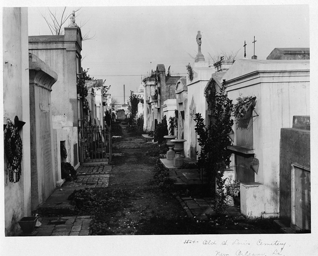 st louis cemetery most haunted grave sites