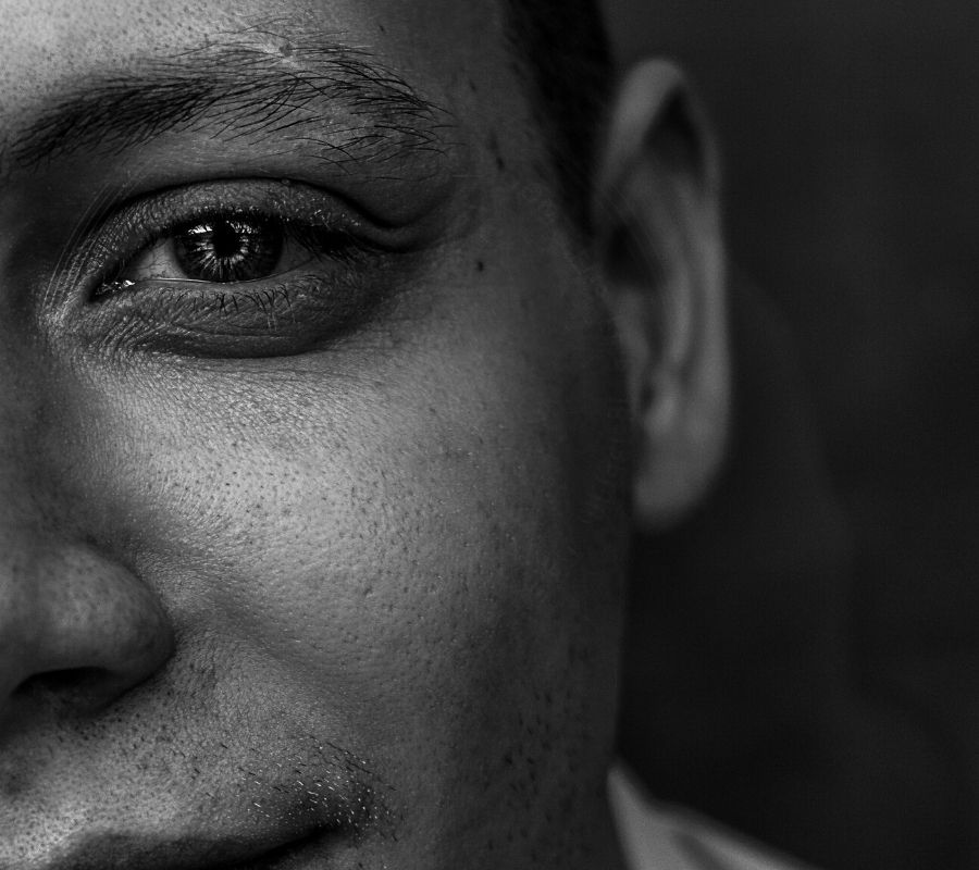 a picture of a man's face