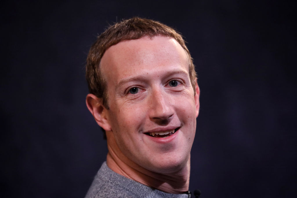 mark zuckerberg smiling for a photo