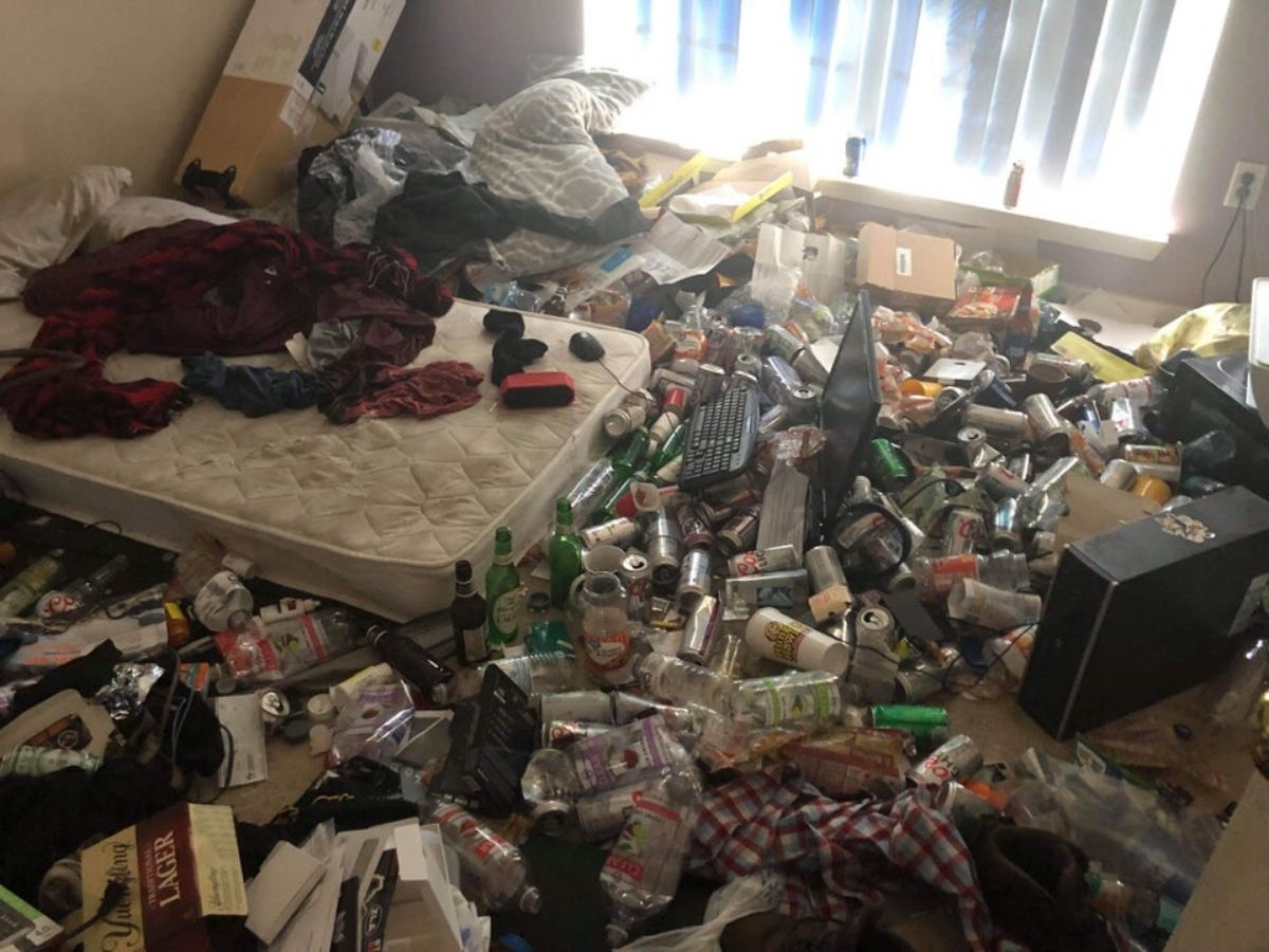 roommate messy room