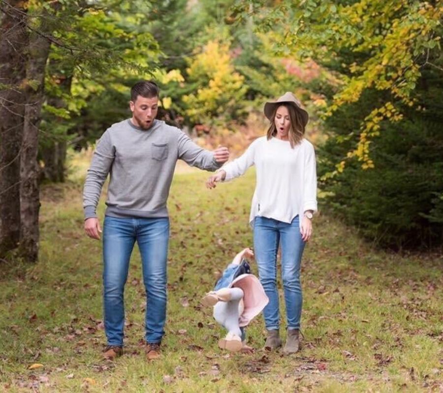 a couple dropped their baby right as the picture was being taken