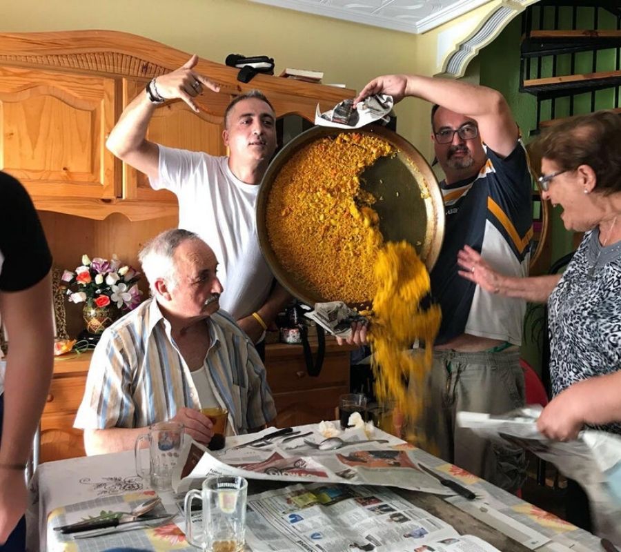 some dropping paella