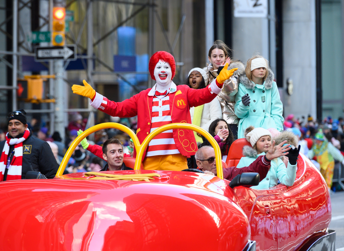 ronald mcdonald in mcy's day parade 2019