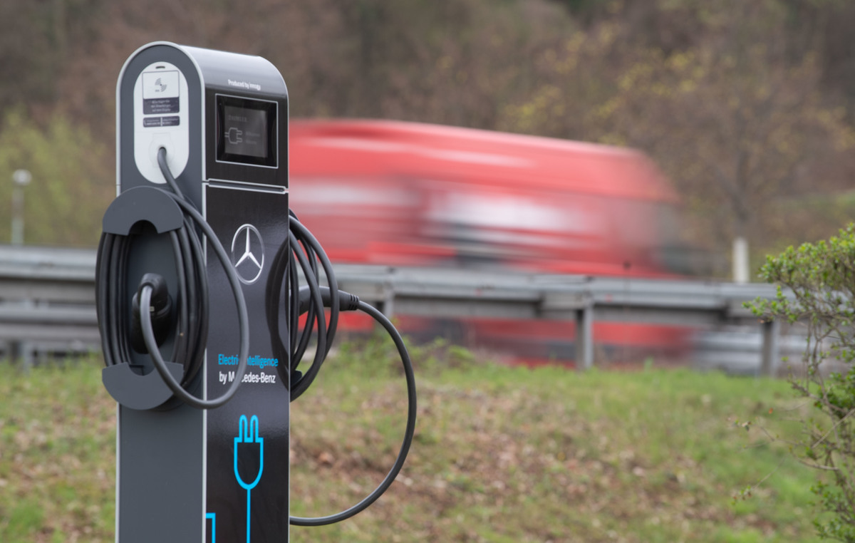 Foundation stone laid for Daimler battery factory