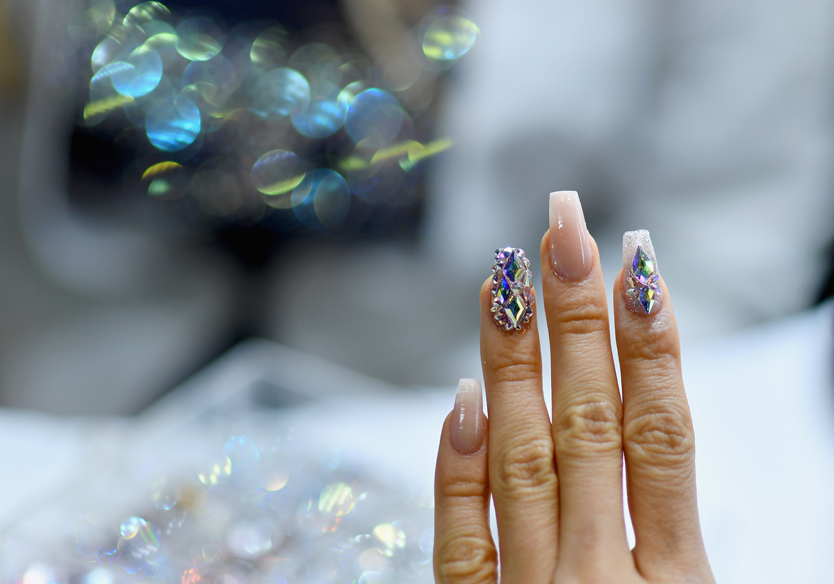 US-FASHION-COSMETIC-INTERNET-CAMBODGE-IMMIGRATION