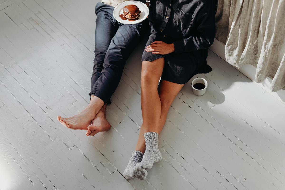 couple having breakfast on floor