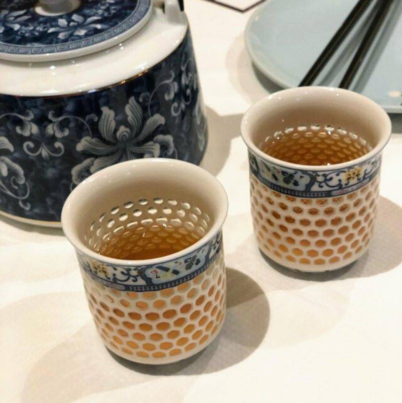 cups that look like they have holes in them
