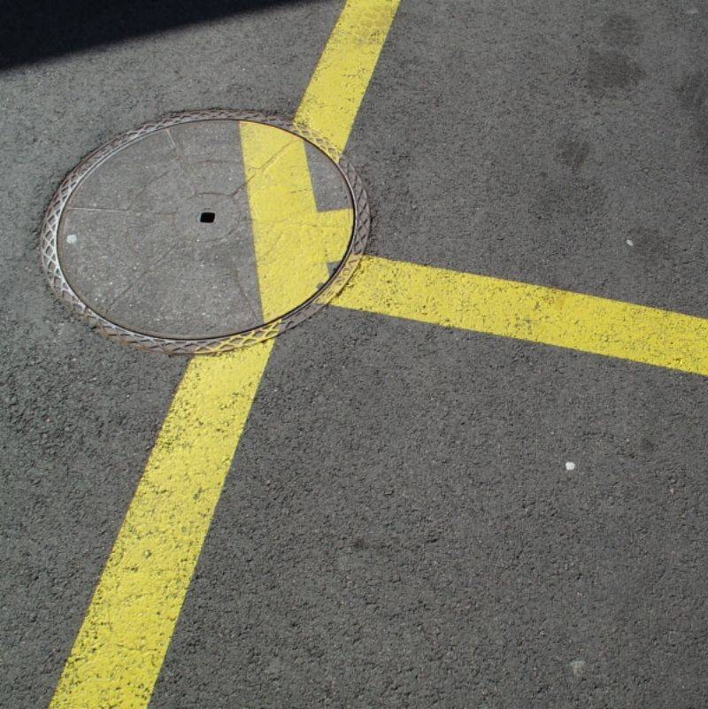 the lines on a manhole cover don't match up