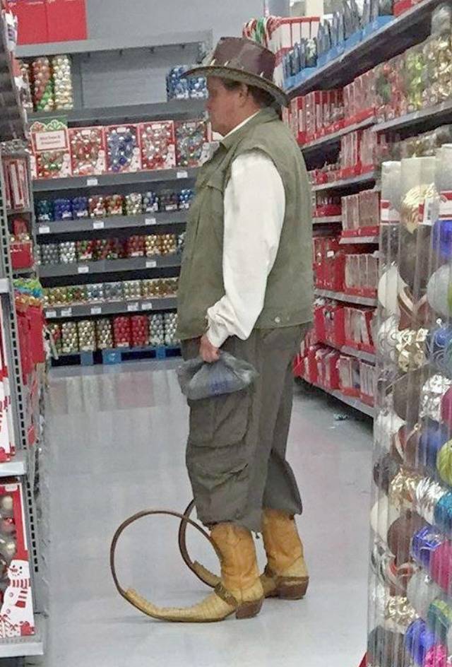 boots have ciruclar curl toes that loop back to the shin