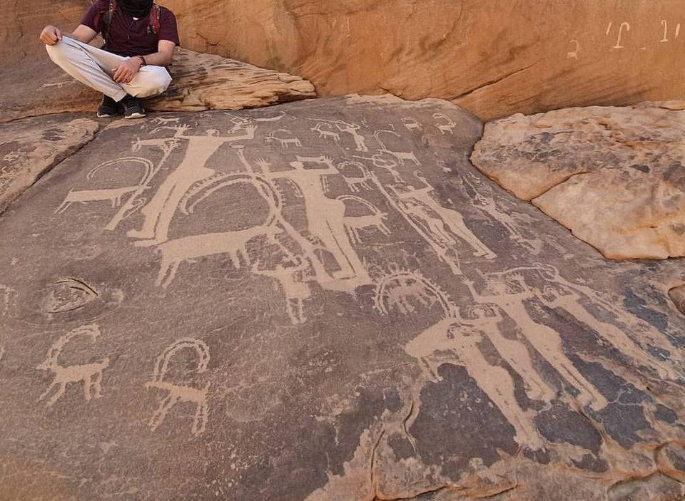 someone found engravings on their hike 