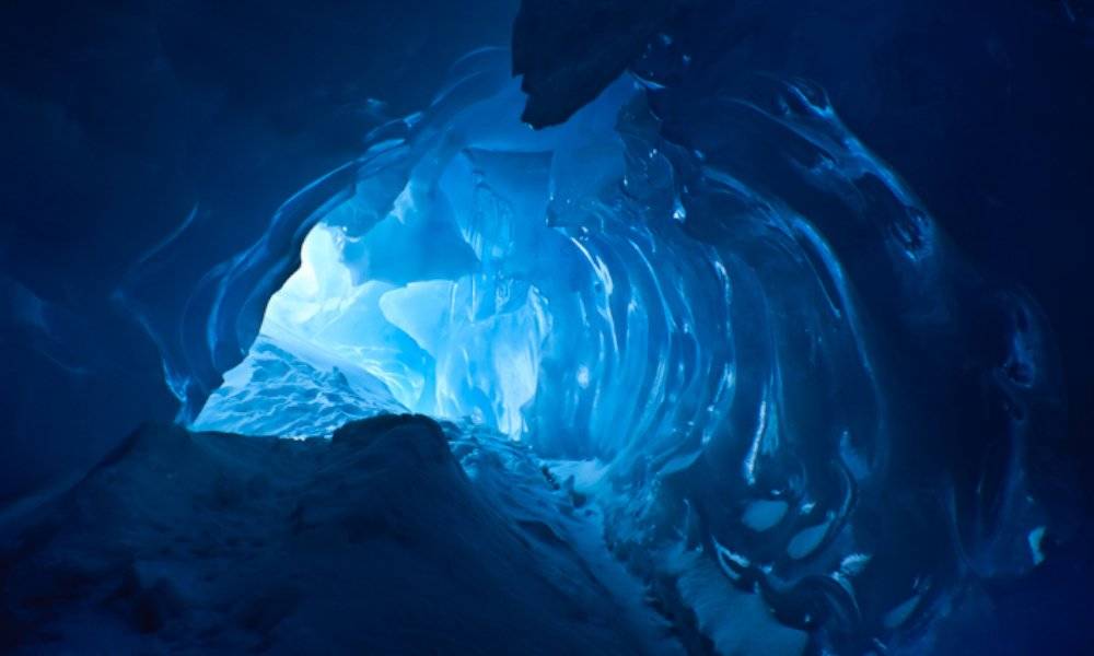 Mount Erebus' Eruptions Made Toasty Caves