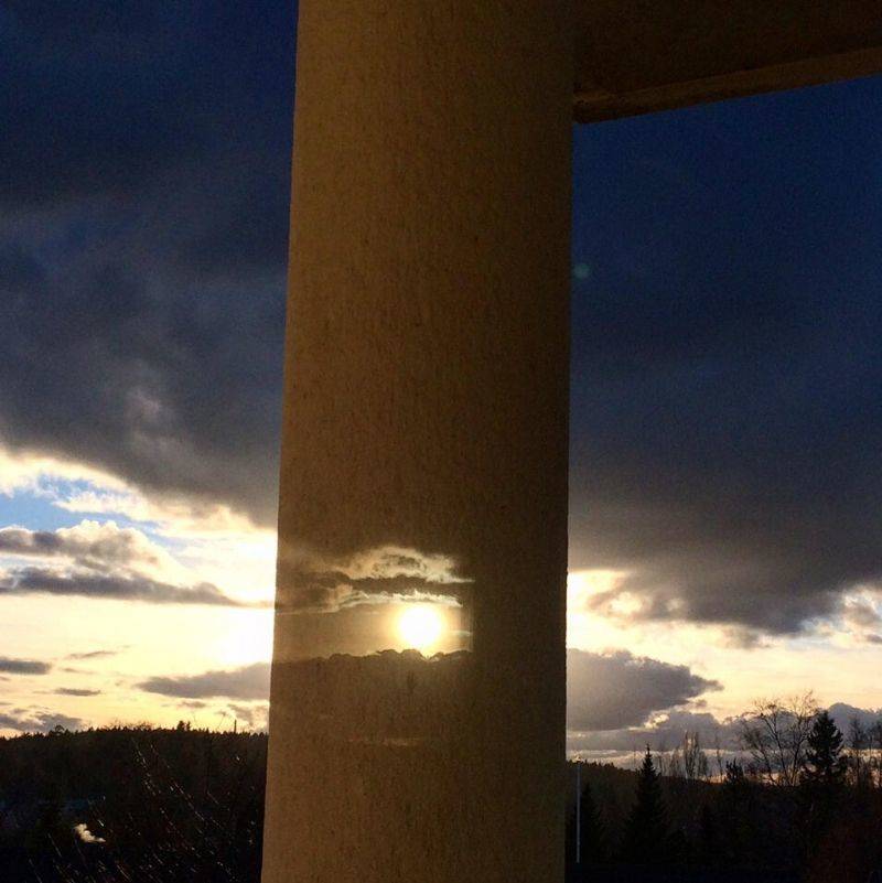 a pillar that looks like it's see through