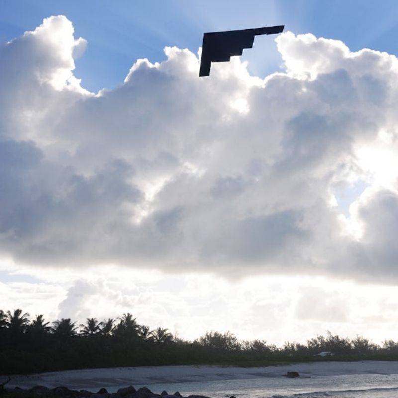 a plane makes it look like the sky is missing pixels