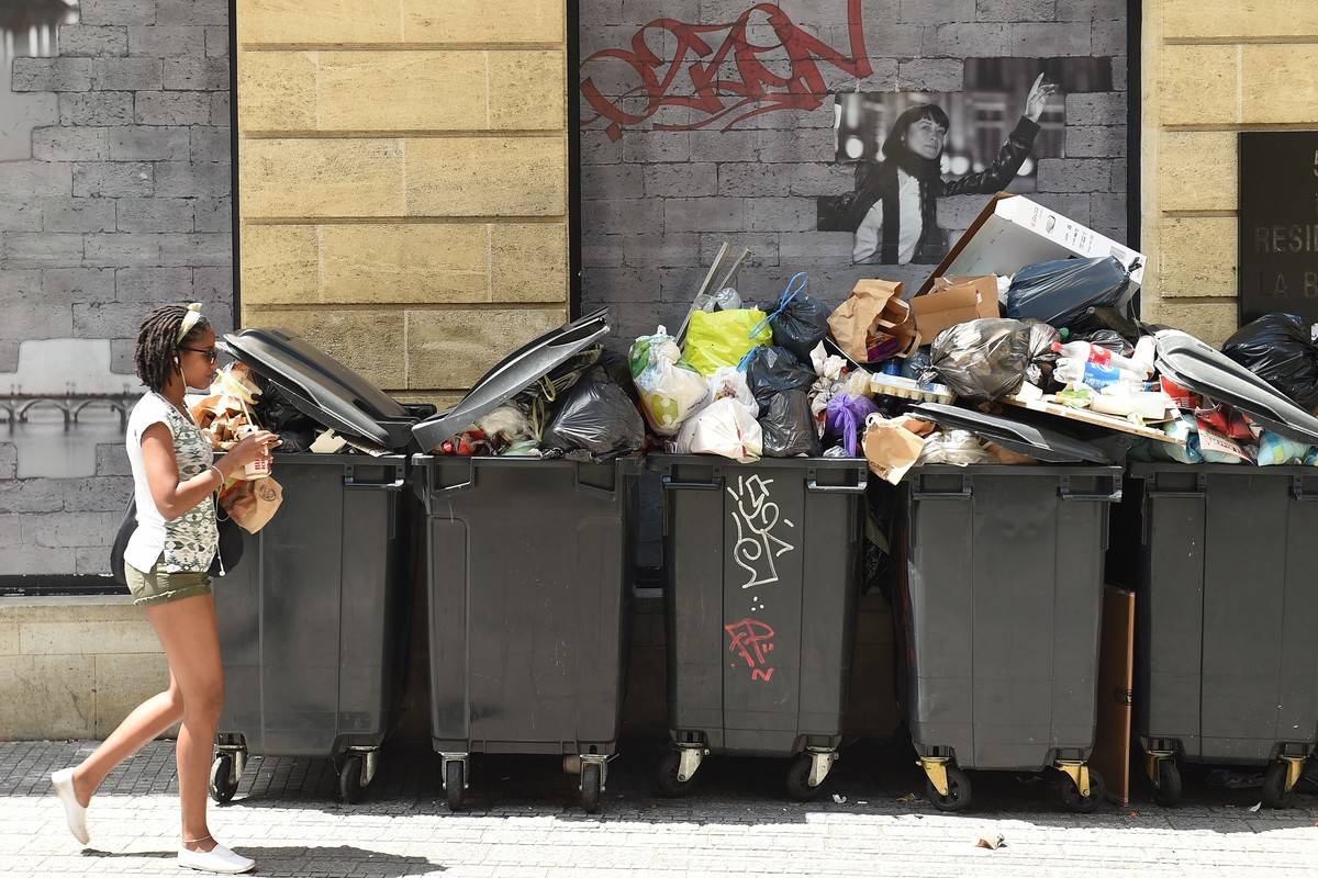 Get Rid Of Your Trashcans Funky Smell