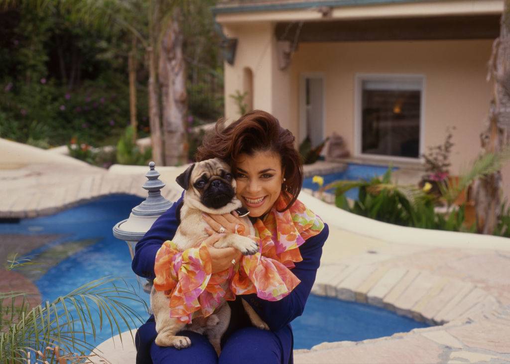 Paula Abdul poses with her pug in 1990.