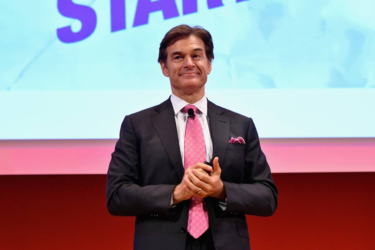 Dr. Mehmet Oz speaks onstage