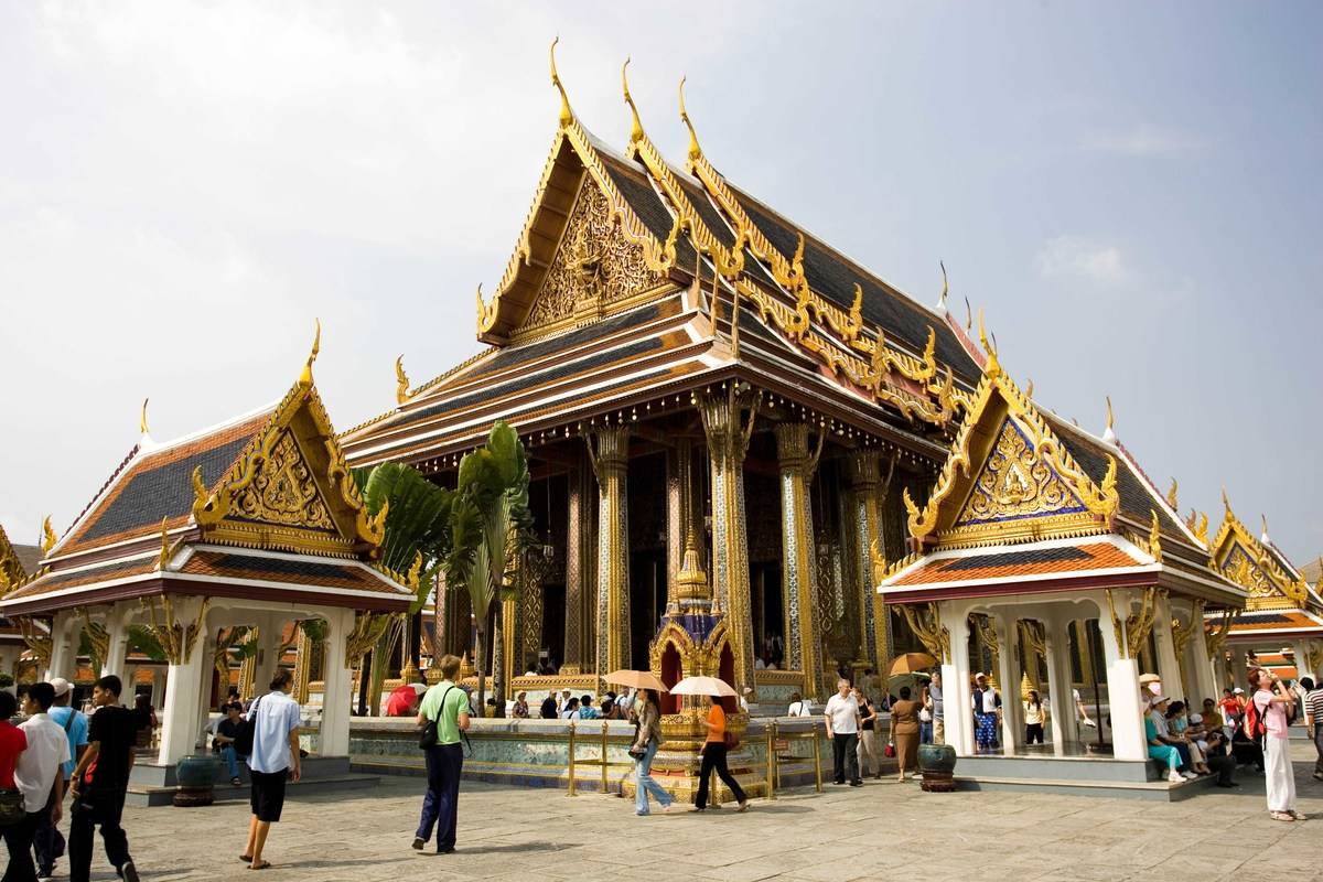 Tourists at Royal Temple of the Emerald Buddha,Wat Phra Keow