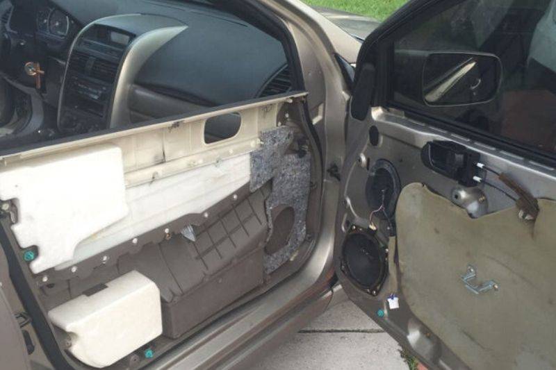 broken car door split in half