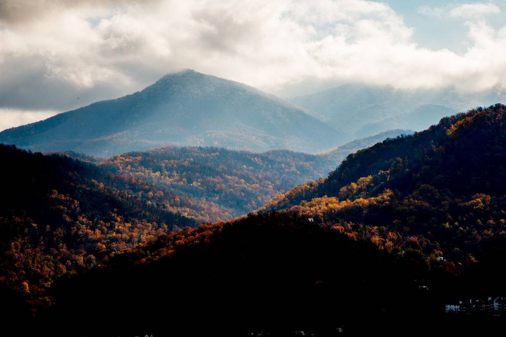 little river trail shows views of the Great Smoky Mountains National Park in Tennessee