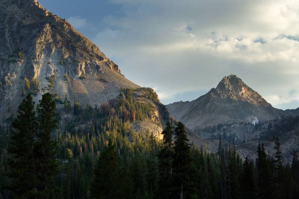 sawtooth mountains underneath the clouds in idaho 