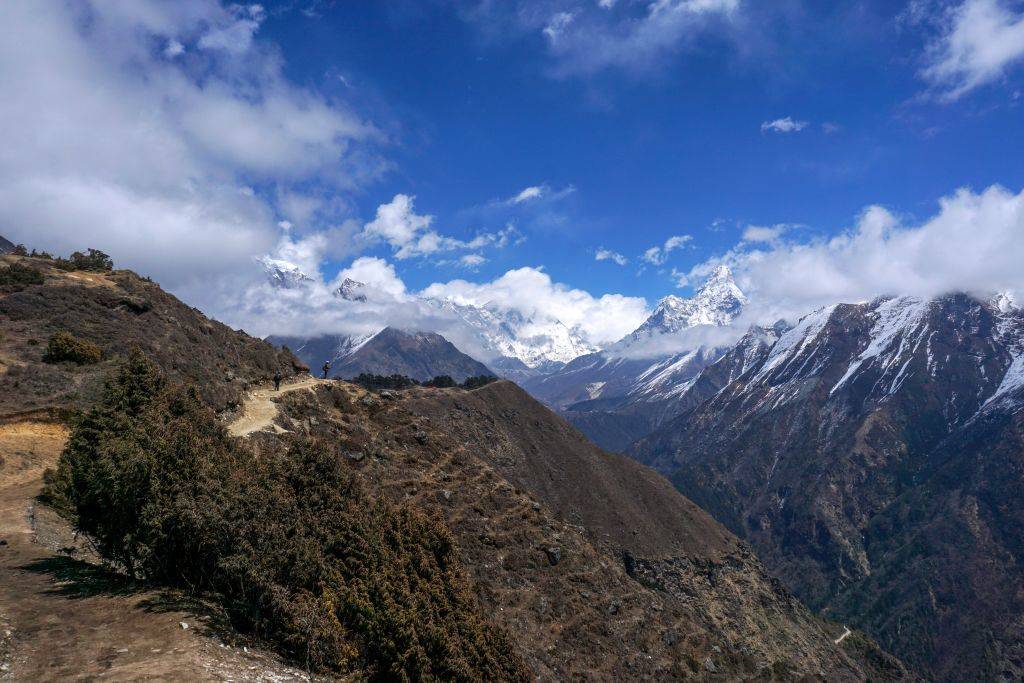 the top of mt. everest during the day
