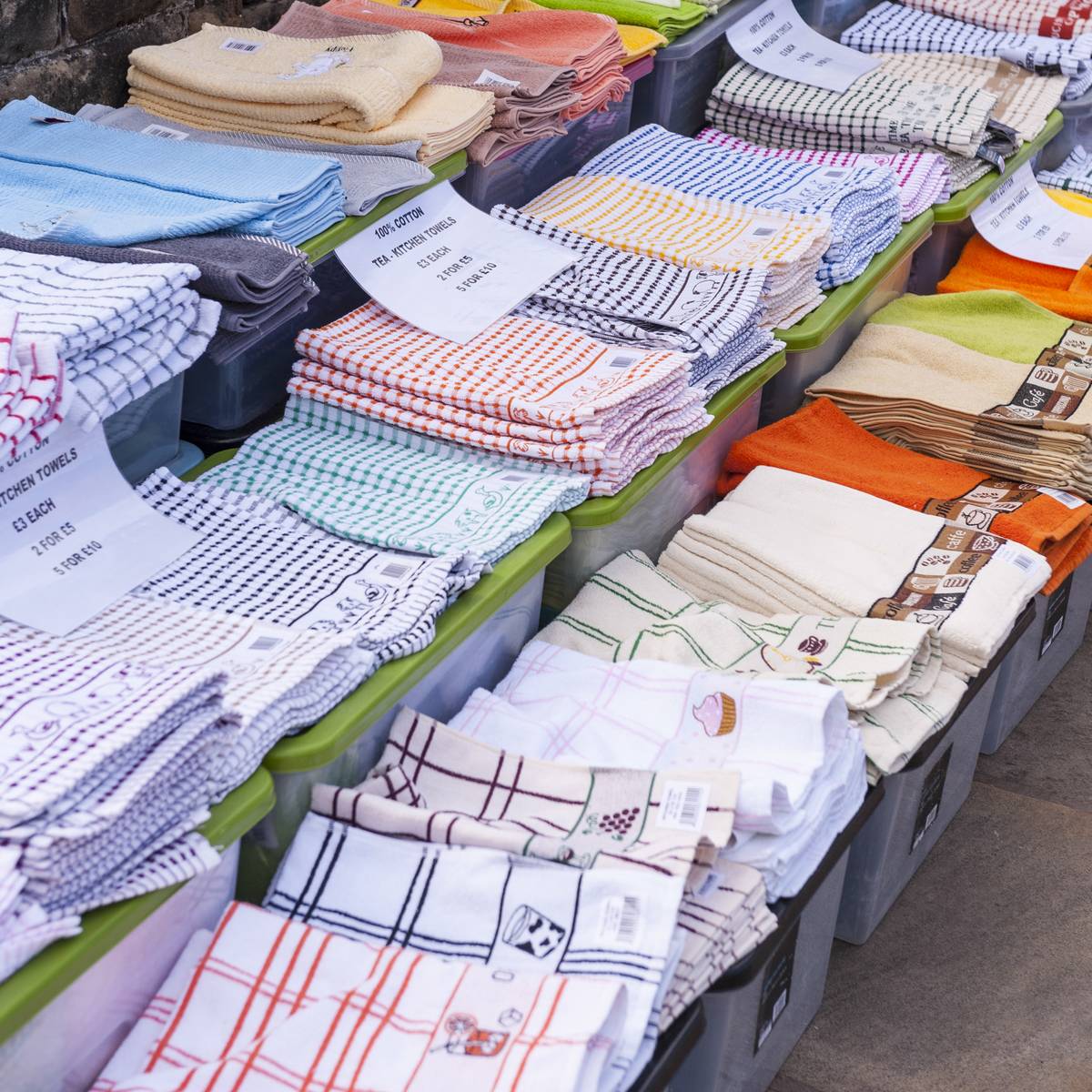 Kitchen towels are for sale in the UK.