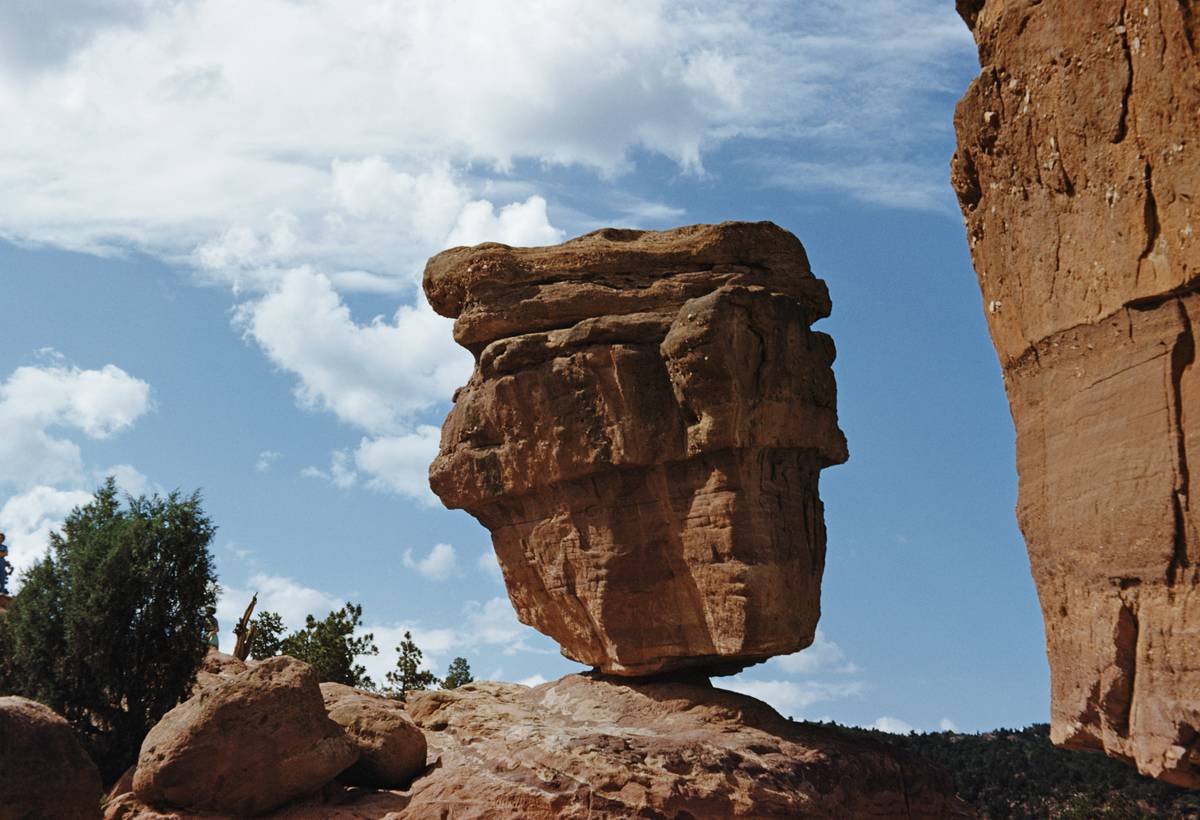 garden of the gods balanced rock