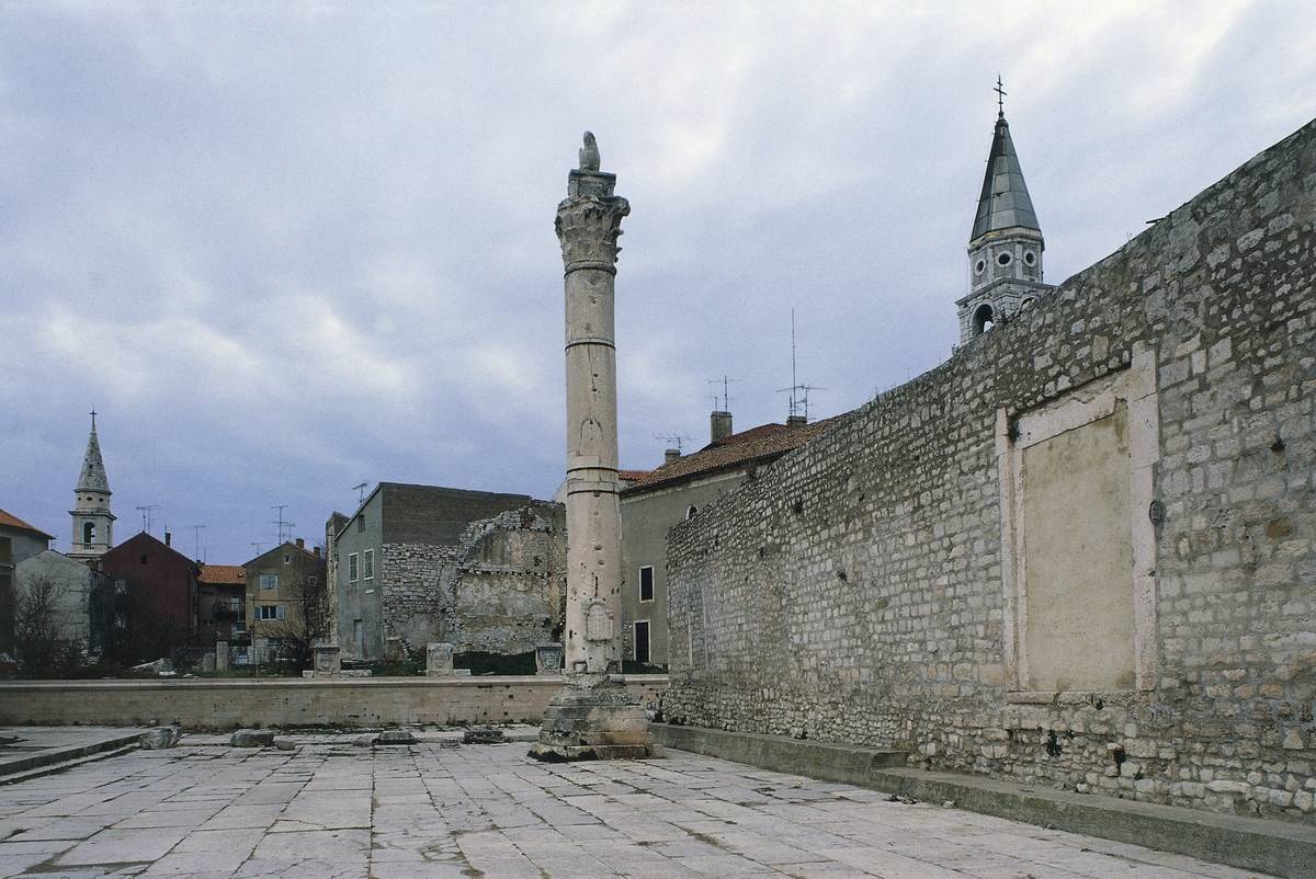 pillar of shame in zadar croatia