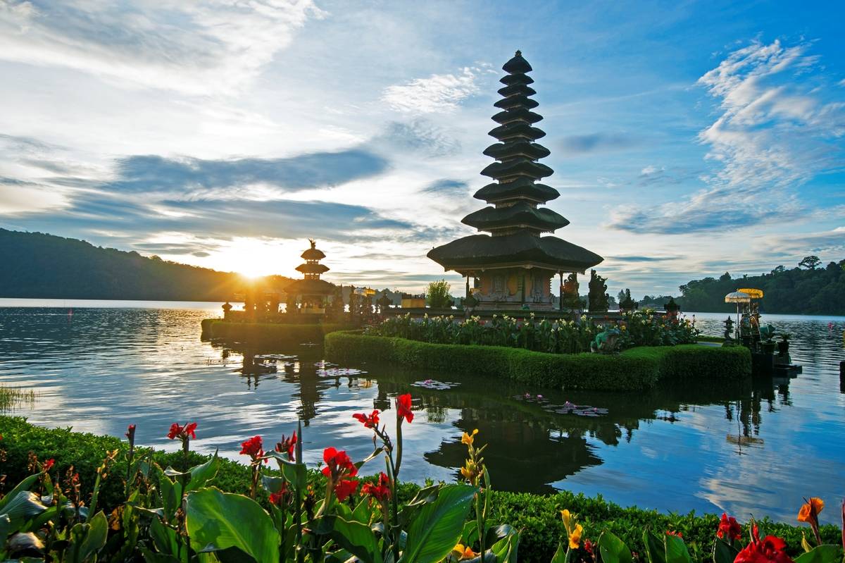 ulun danu temple bali indonesia