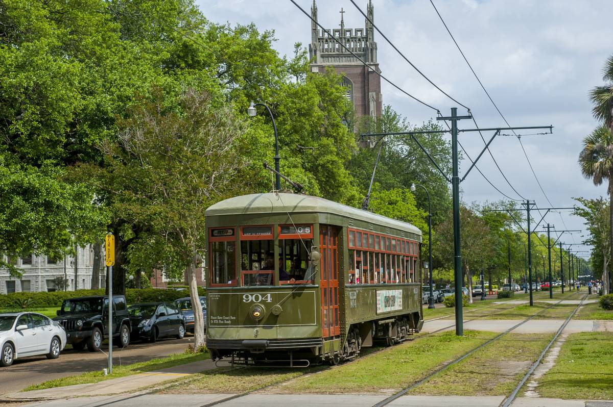 saint charles trolley new orleans