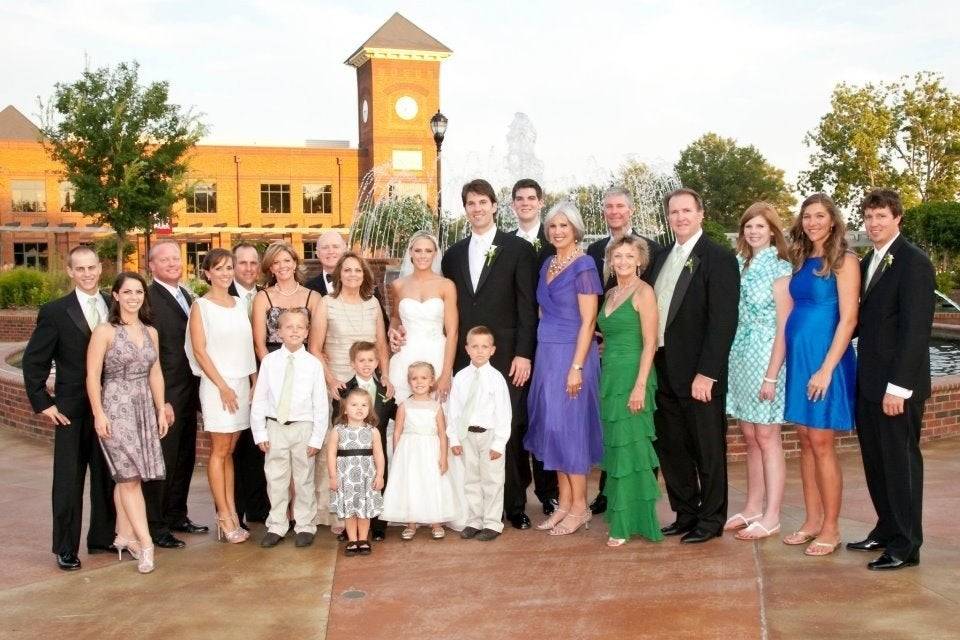 bride's family vs groom's pose for picture