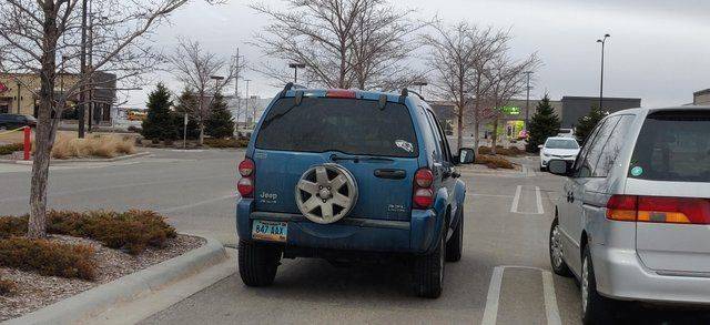 Jeep with no spare tire on the back, just the metal bit.
