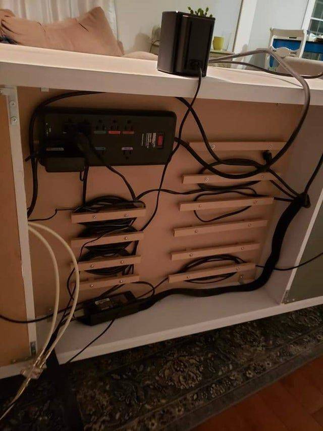 wires under desk 