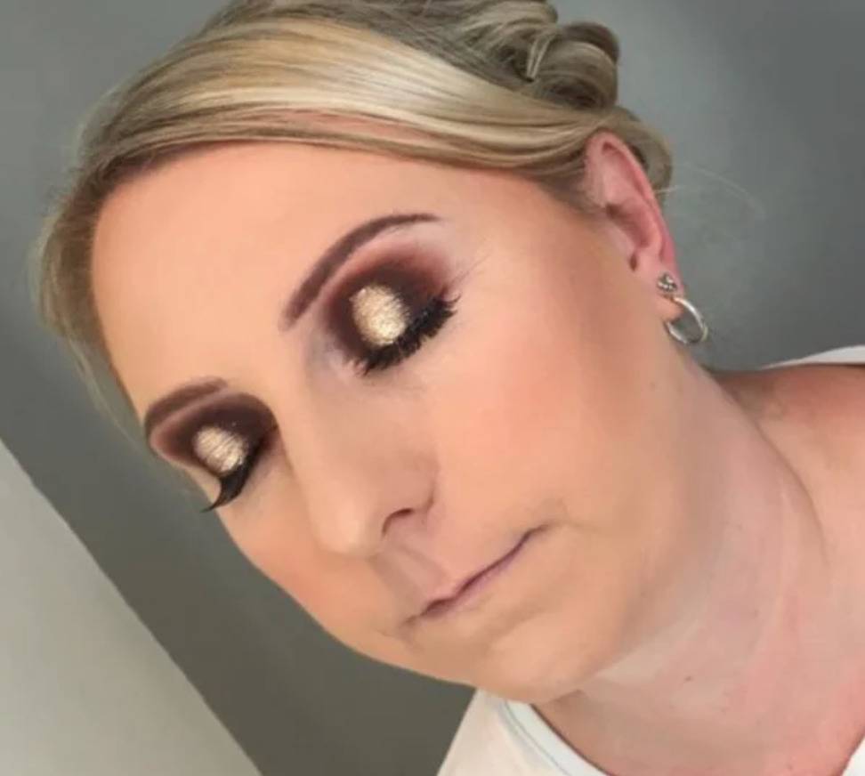 woman with horribly done eyeshadow it's just so bad