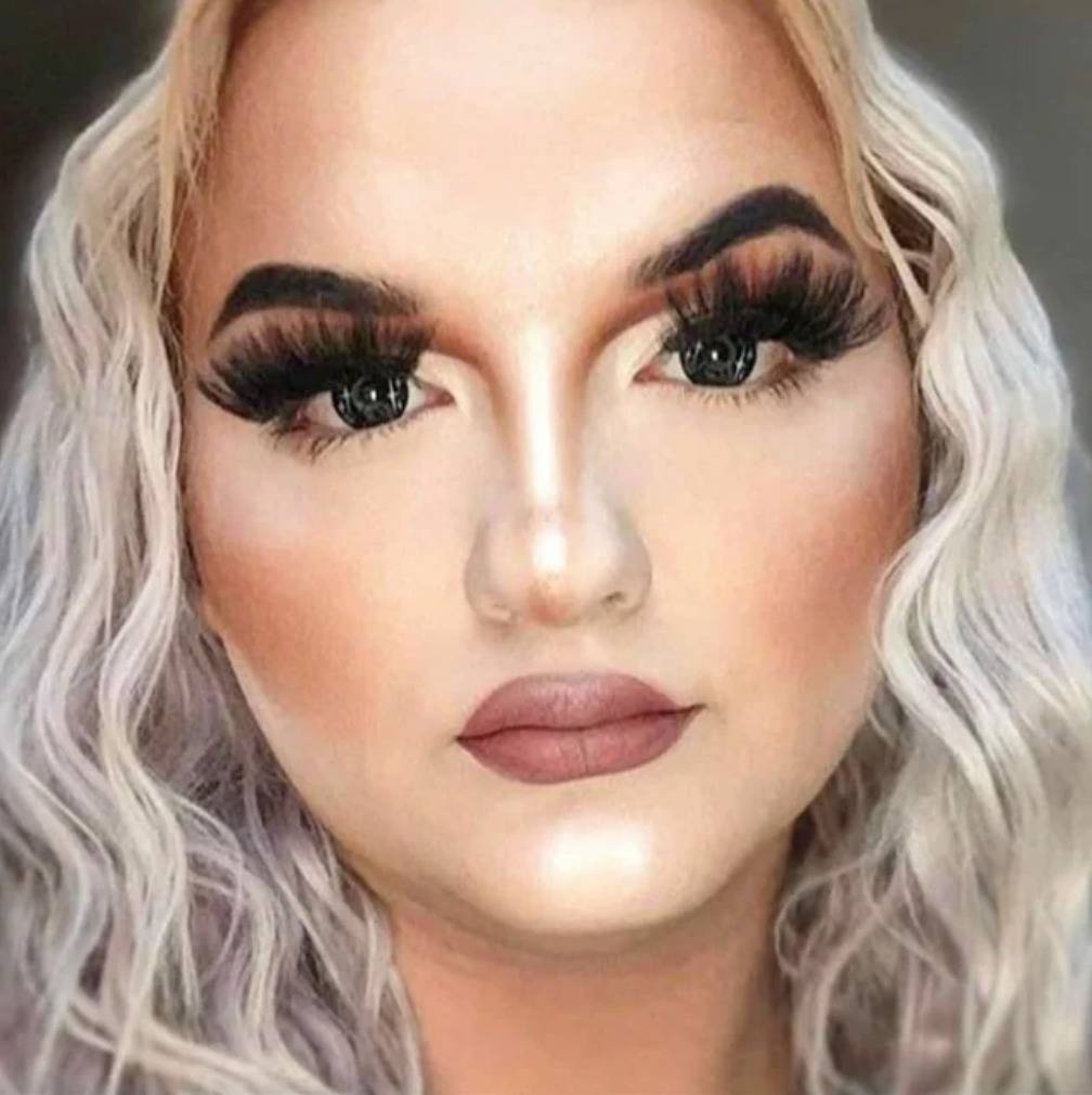woman's makeup literally just looks so unblended and bad I cannot describe it
