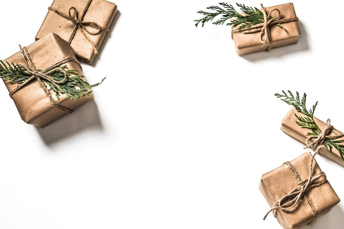 scattered brown paper wrapped gifts