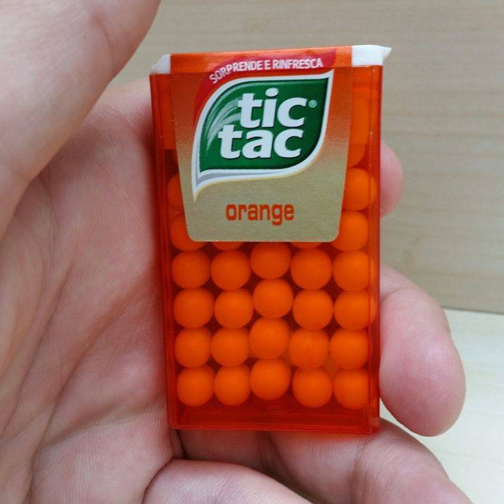 A pack of tictacs that are ordered in straight rows