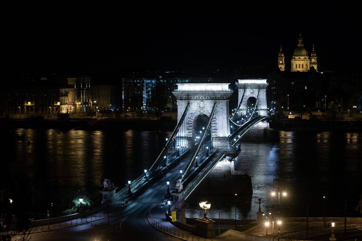 Szechenyi Chain Bridge Connects Buda And Pest
