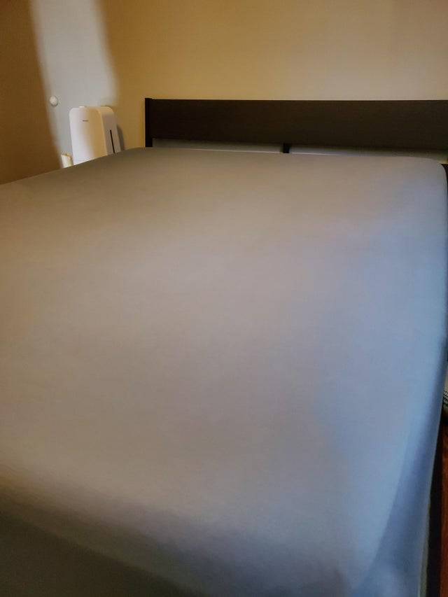 bed with no wrinkles