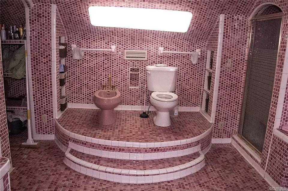 royalty toilet on marble floor