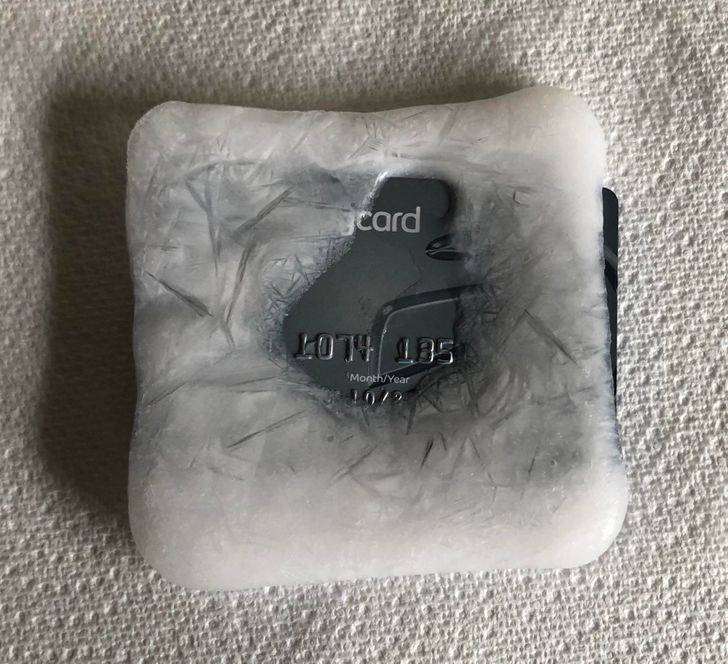 frozen credit card